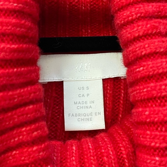 H&M Rib Knit Turtleneck Sweater, Red, Size Small/Oversize - Picture 2 of 2